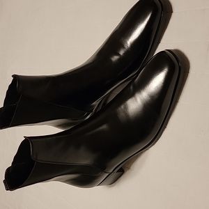 Salvatore Ferragamo Men's S 11 black boots.  Like new